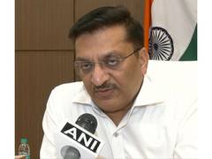 
      
      BRICS Summit: Delhi Police deploys 15,000 personnel, 200 CAPF Com
      
      