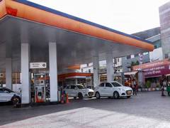 
      
      High crude prices may squeeze Indian OMCs as fuel marketing margi
      
      