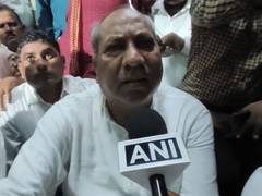 
      
      Nishad Party leaders staged a protest over Vinod Sahni's death
      
      