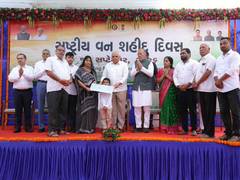 
      
      Gujarat CM pays tribute to forest martyrs at Vanpal Memorial in G
      
      