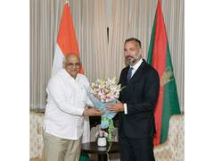 
      
      Rahim Aga Khan V meets CM Bhupendra Patel in Gandhinagar
      
      