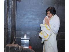 
      
      Pawan Kalyan offers prayers at Mammiyur Mahadeva temple
      
      