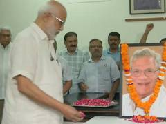
      
      CPI(M) leaders pay floral tribute to Yechury on death anniversary
      
      
