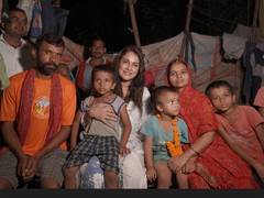 
      
      Bhojpuri Star Pakkhi Hegde Turns Lifesaver for Buxar Flood Victim
      
      