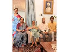 
      
      BHU Vice Chancellor meets Madan Mohan Malviya's family
      
      