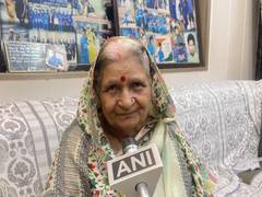 
      
      Deepti Sharma's family celebrates India’s Asia Cup triumph
      
      