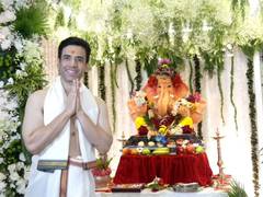 
      
      Actor Tusshar Kapoor celebrates Ganesh Chaturthi with family
      
      
