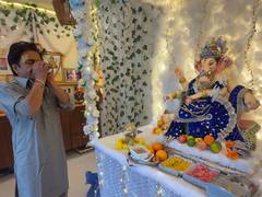 
      
      Rajpal Yadav celebrates Ganesh Chaturthi with family 
      
      