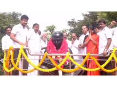
      
      DMK leaders pay tribute at Anna statue
      
      