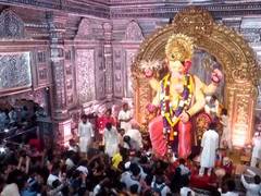 
      
      Huge crowd gathers to seek blessings at Lalbaugcha Raja
      
      