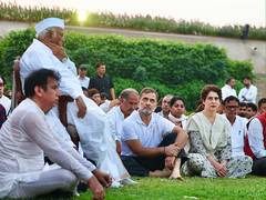 INDIA Bloc Stages Satyagraha at Raj Ghat Over CEC Resignation