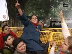 
      
      CAA protest: Delhi Mahila Cong president, party workers detained
      
      