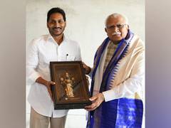 
      
      Jagan Mohan Reddy meets Manohar Lal Khattar in Visakhapatnam
      
      