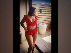 
      
      Ileana D'Cruz flaunts her curves in new picture, says she's...
      
      