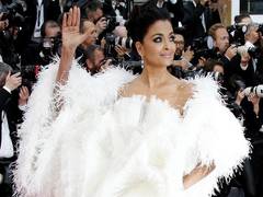 
    Aishwarya Rai Bachchan looks angelic in white ruffled dress at Cannes
    