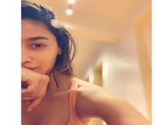 
      
      Alia Bhatt's post-workout selfie is winning the Instagram
      
      