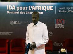 
    Insurgents who detained President of Guinea declare transitional charter
    
