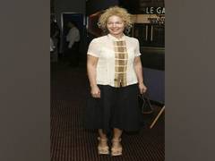 
      
      Amy Irving recalls late actor Kirk Douglas' heartfelt advice
      
      