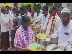 
      
       TDP MLA provides meal at Rs 5 outside Andhra hospital
      
      