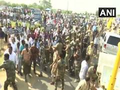 
      
      Andhra Pradesh: Farmers supporting YSRCP protest against TDP...
      
      