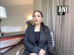 
      
      Afghan pop star Aryana Sayeed describes her Kabul escape...
      
      