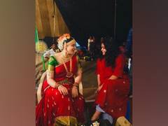 
      
      Kangana gets a surprise visit from friend-director Ashwiny...
      
      