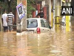 
      
      Heavy rainfall lashes Guwahati
      
      