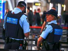 
    Ten Melbourne Police officers injured in clashes with anti-lockdown protesters
    