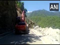 
      
      Heavy rainfall in Uttarakhand's Chamoli damages NH-7
      
      