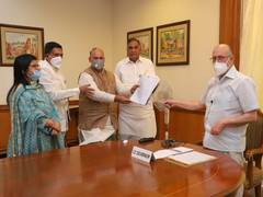 
      
      Delhi: BJP MLAs, Mayors meet Baijal, submit memorandum over...
      
      