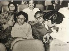 
      
      Amitabh Bachchan shares priceless picture of Bachchan family...
      
      