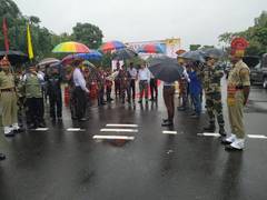 
      
      Indian media delegation reaches Bangladesh to study border...
      
      