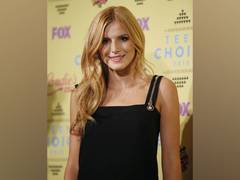 
      
      Bella Thorne pens effusive post for mother Tamara to mend...
      
      