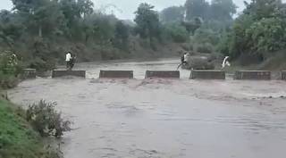 
      
      MP: Kids risk lives to reach school after delay in bridge...
      
      
