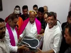 
      
      RSS chief offers prayers at Baidynath temple, Deoghar
      
      