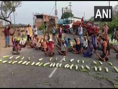 
      
      Farmers stage protest against police in Nalanda
      
      