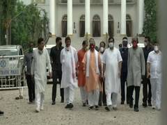 
      
      BJP delegation meets Bengal Guv over MLA's death, demands CBI...
      
      