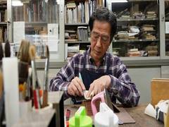 
      
      Japanese craftsman skillfully restores old books
      
      