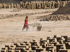 
      
      Afghanistan: Economic crisis forces families and children to work
      
      
