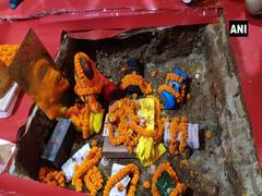 
      
      9 bricks laid down at Ayodhya's Ram Janmabhoomi temple...
      
      