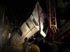
      
      Bus falls from flyover in UP's Ghaziabad, 3 injured
      
      