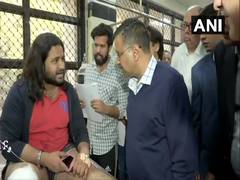 
      
      Kejriwal, Sisodia meet injured in Delhi violence at GTB hospital
      
      