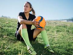 
    Study finds women who are sports fans don't necessarily attend more games
    