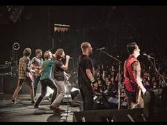 
      
      Pearl Jam returns to stage after three years, debuts six new songs
      
      