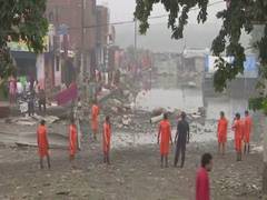 
      
      Heavy rains submerge houses, damage goods, leave people...
      
      