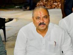 
      
      VIP chief Mukesh Sahani's affection for Lalu Yadav, Tejashwi...
      
      