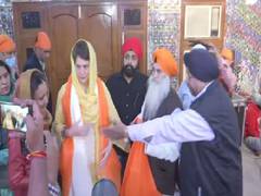 
      
      Priyanka Gandhi offers prayers in Lucknow's Yahiyaganj...
      
      