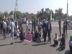 
      
      Chakka Jam: Farmer groups stage protest on Jammu-Pathankot...
      
      