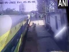 
      
      RPF personnel prevents differently-abled man from boarding...
      
      