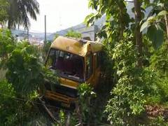 
      
      Visakhapatnam: School bus rams into electric pole, no causalities 
      
      